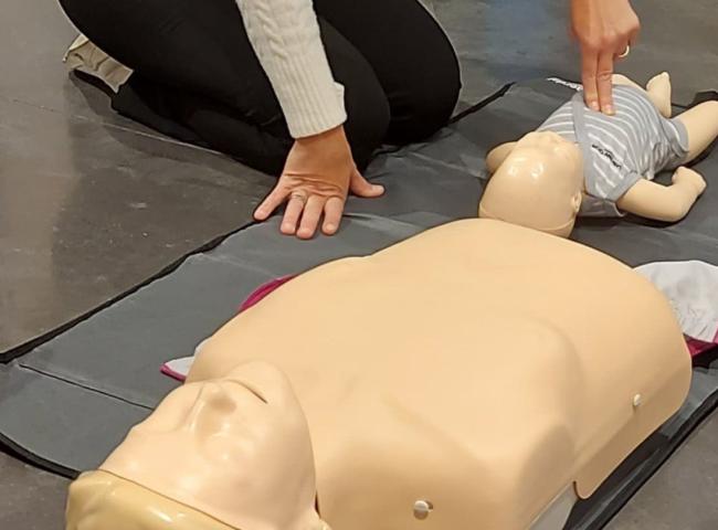 Red levens! Leer verslikkingstechniek, reanimatie & AED-gebruik in één workshop! © Katrien Vranckx